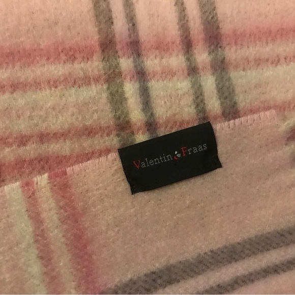 Valentin Fraas Scarf - Picture 1 of 5